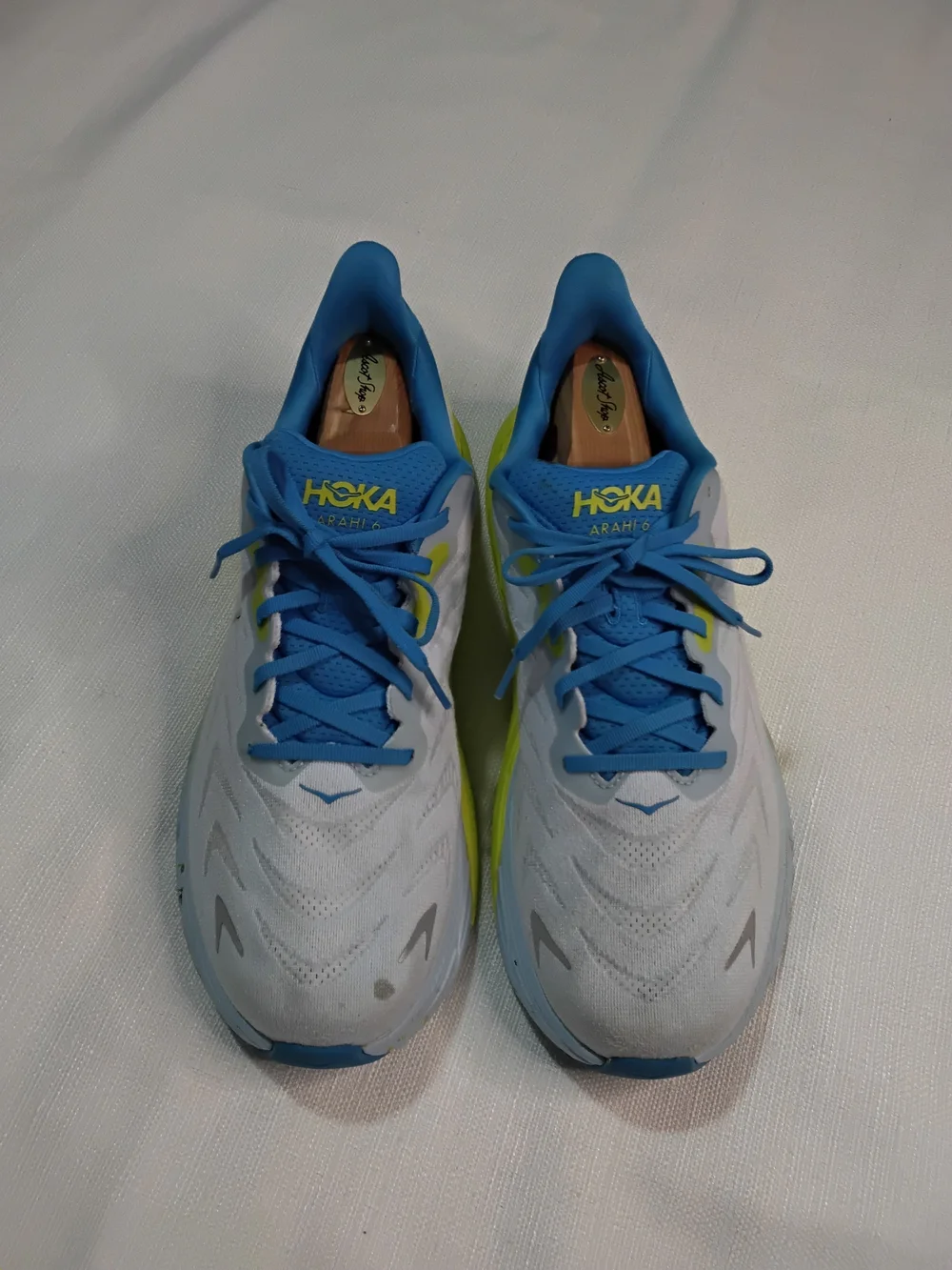HOKA Arahi 6 Men’s Running Shoes — White & Blue Sz 12 2E.